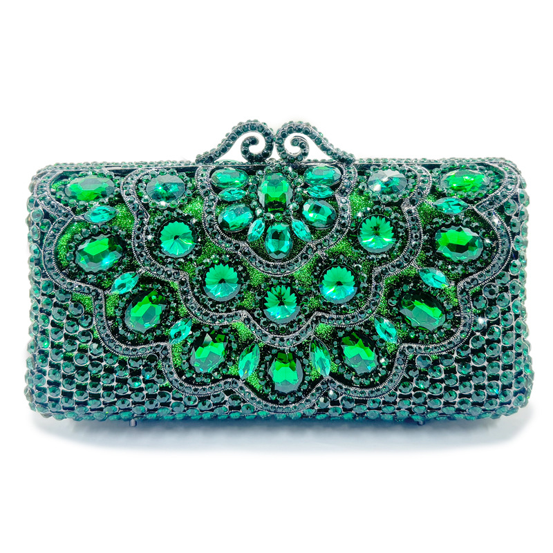 Interior Design Ai - Stijlvol bloemenpatroon met grote strass dames