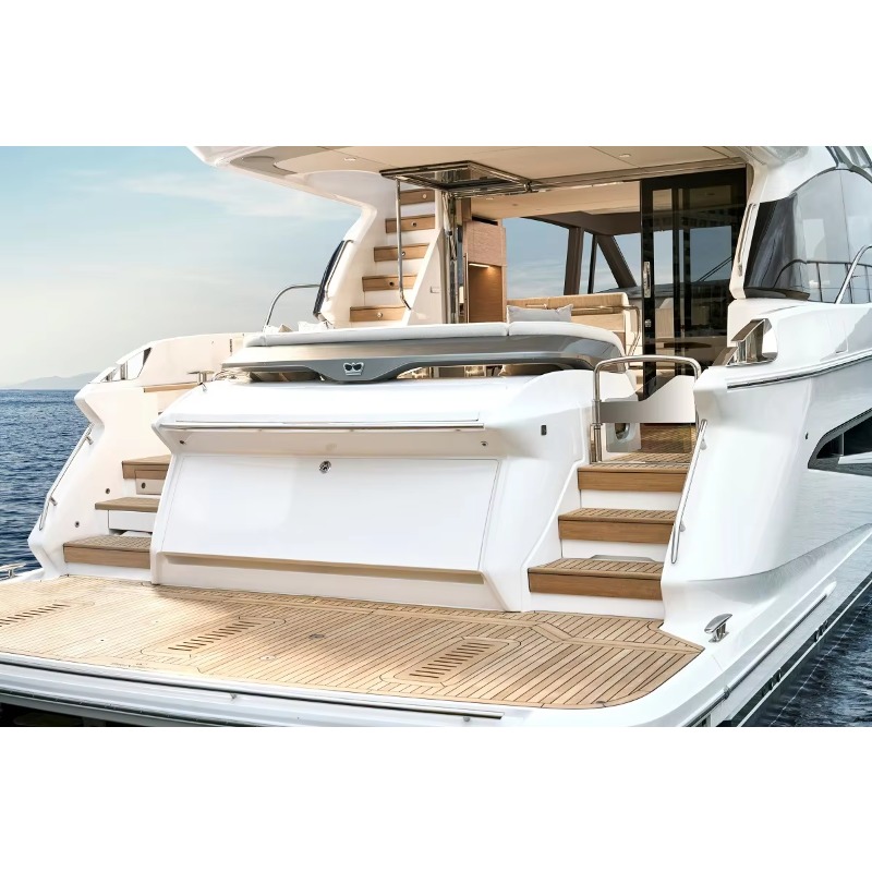 Interior Design Deck - Aanpasbare luxe motorjacht met modern design,